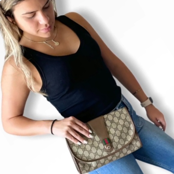 ♦️SOLD♦️Gucci Clutch bag - Picture 3 of 16